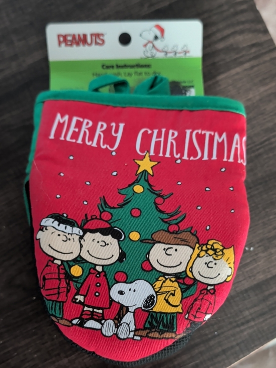 Peanuts Other - Peanuts Christmas Oven Mini Mitts